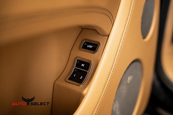 Bentley Bentayga 25 of 30