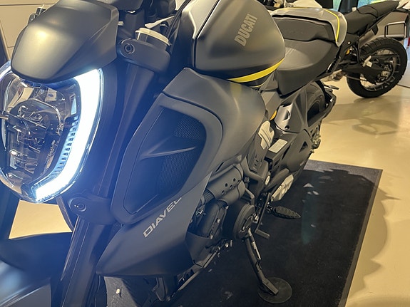 Ducati Diavel V4 6 of 15