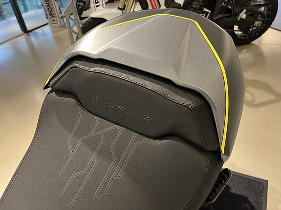Ducati Diavel V4 9 of 15