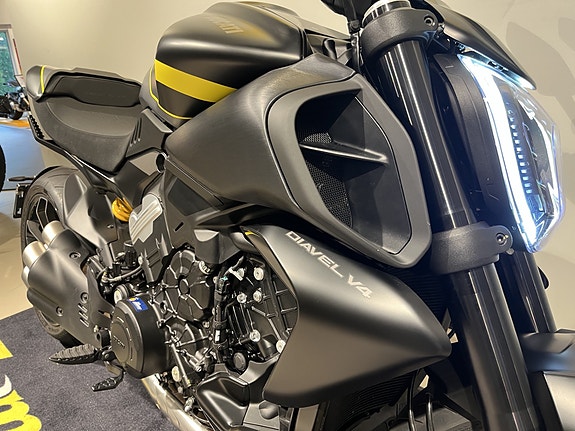 Ducati Diavel V4 5 of 15