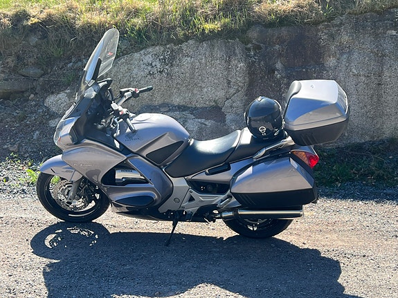 Honda ST 1300 Pan European 6 of 22