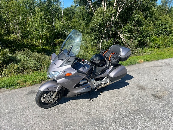 Honda ST 1300 Pan European 9 of 22