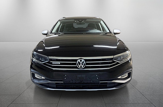 Volkswagen Passat Alltrack 3 of 5