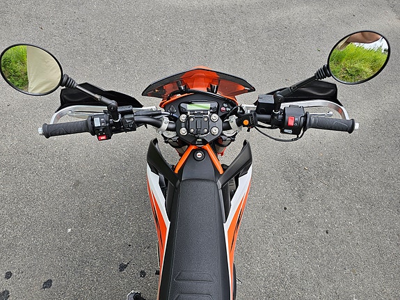 KTM 690 Enduro R 8 of 12