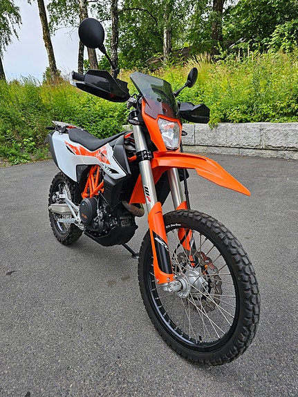 KTM 690 Enduro R 2 of 12
