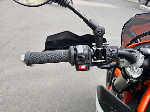 KTM 690 Enduro R 9 of 12