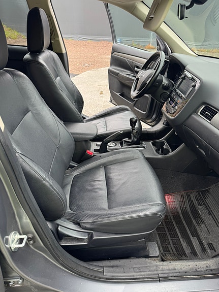 Mitsubishi Outlander 12 of 18