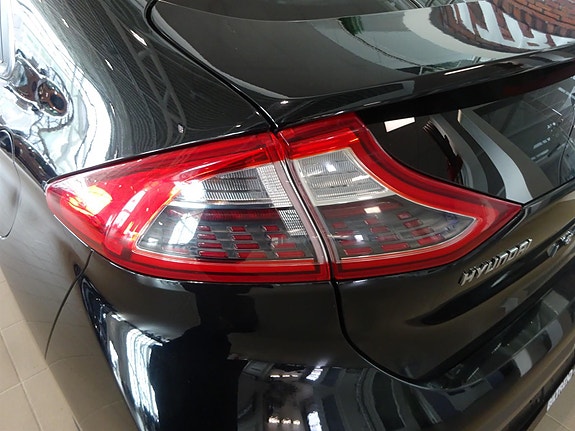 Hyundai IONIQ 12 of 30