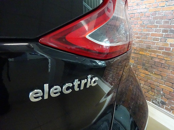 Hyundai IONIQ 13 of 30