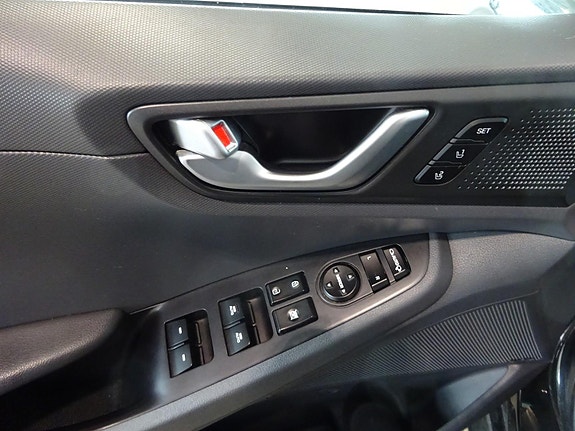 Hyundai IONIQ 27 of 30