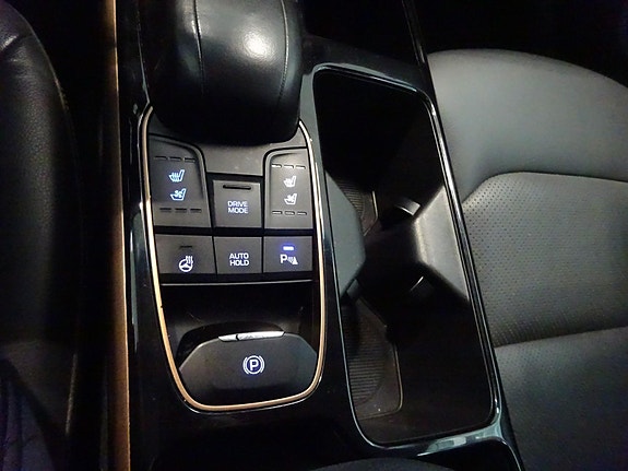 Hyundai IONIQ 25 of 30