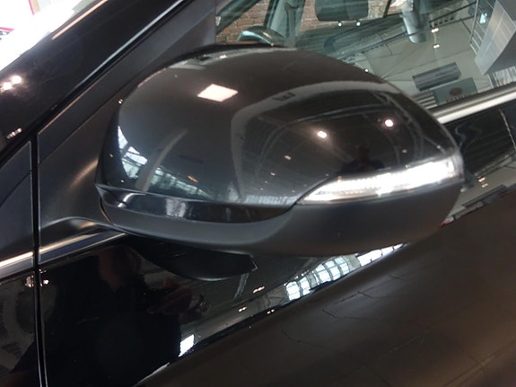 Hyundai IONIQ 10 of 30