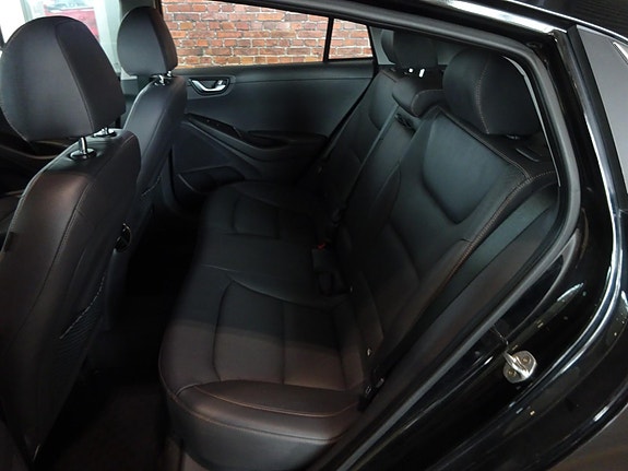 Hyundai IONIQ 29 of 30