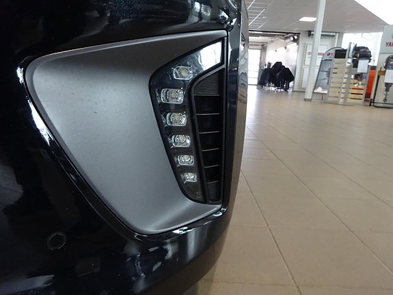Hyundai IONIQ 8 of 30