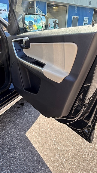Volvo XC60 15 of 30
