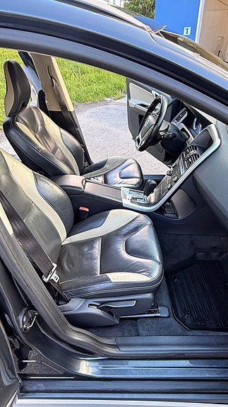 Volvo XC60 14 of 30