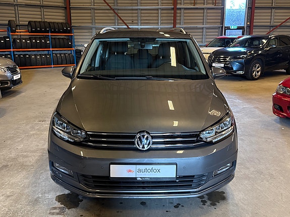 Volkswagen Touran 3 of 5