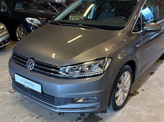 Volkswagen Touran 2 of 5