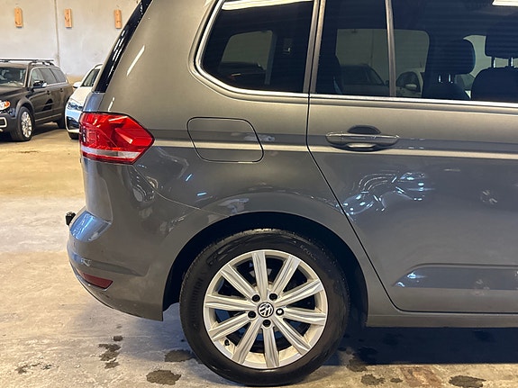Volkswagen Touran 5 of 5