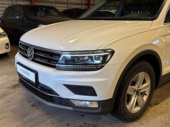 Volkswagen Tiguan 2 of 5