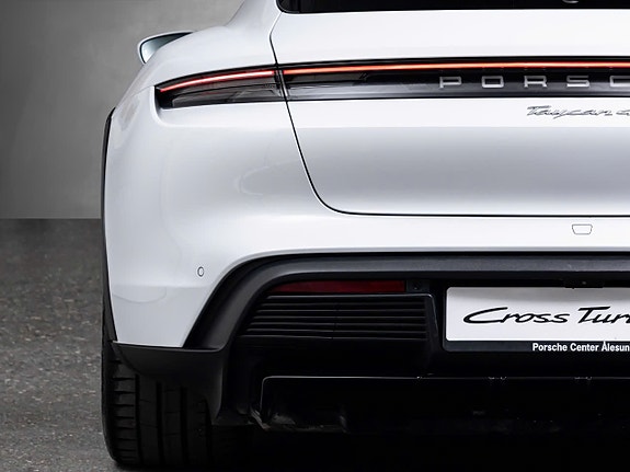Porsche Taycan 4 5 of 13