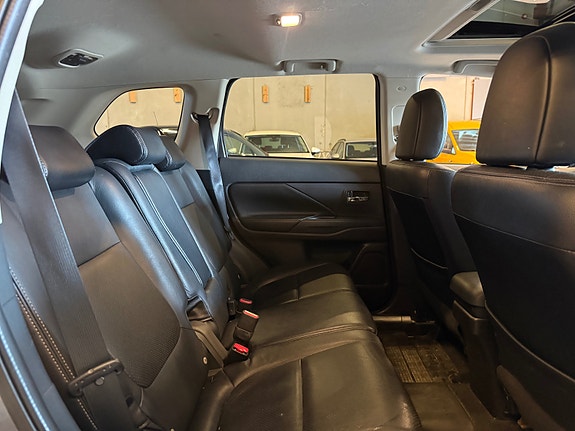 Mitsubishi Outlander 24 of 29