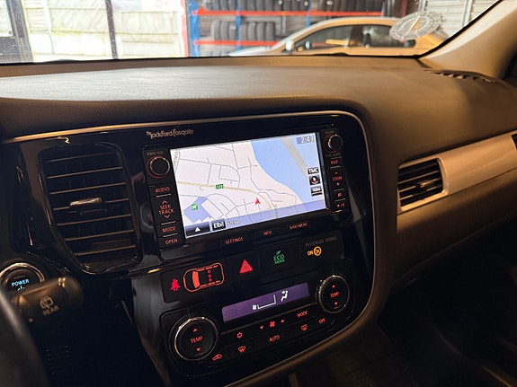 Mitsubishi Outlander 13 of 29