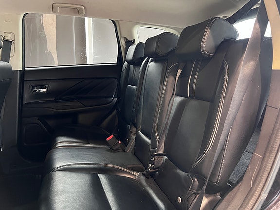 Mitsubishi Outlander 27 of 30
