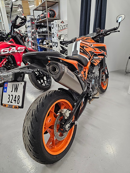 KTM 890 Duke R 4 of 11