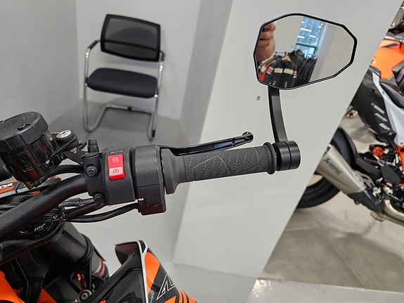 KTM 890 Duke R 11 of 11