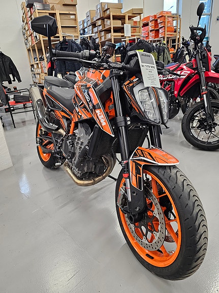 KTM 890 Duke R 2 of 11