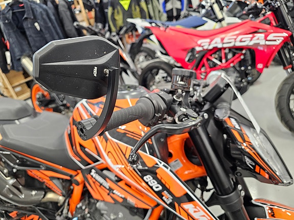 KTM 890 Duke R 7 of 11