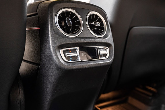 Mercedes-Benz G580 28 of 30