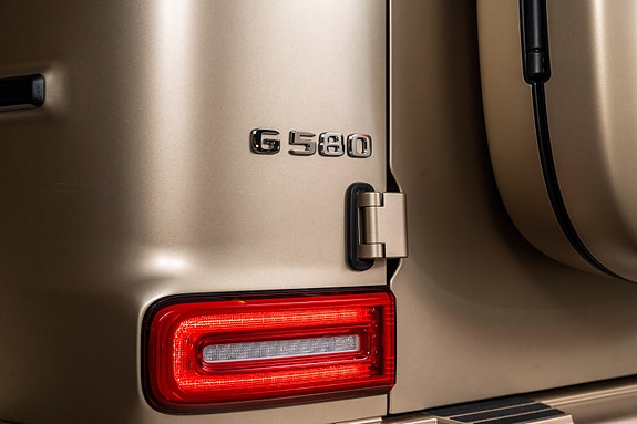 Mercedes-Benz G580 13 of 30