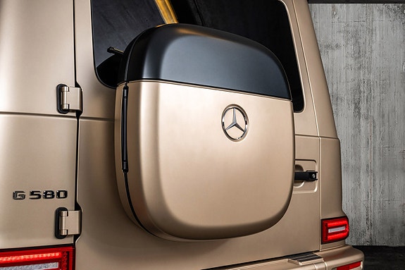 Mercedes-Benz G580 11 of 30