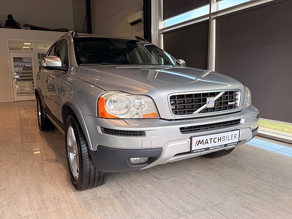 Volvo XC90 2 of 5