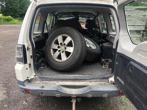 Mitsubishi Pajero 6 of 6