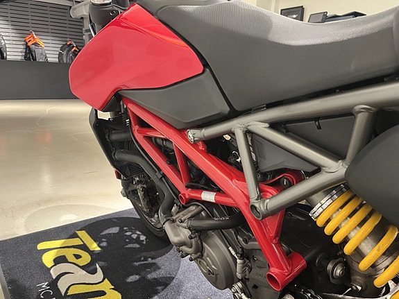 Ducati Hypermotard 950 10 of 15