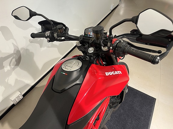 Ducati Hypermotard 950 14 of 15