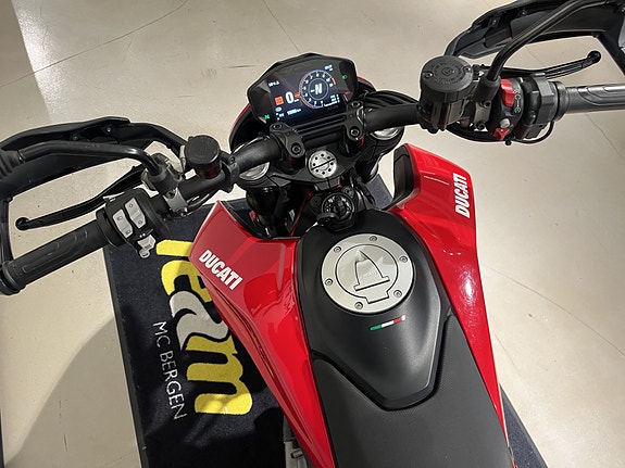 Ducati Hypermotard 950 9 of 15