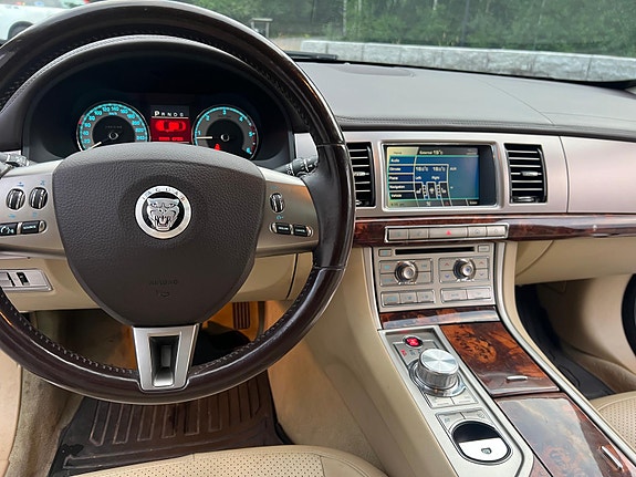 Jaguar XF 2 of 14