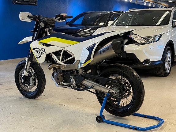 Husqvarna 701 Supermoto 6 of 14