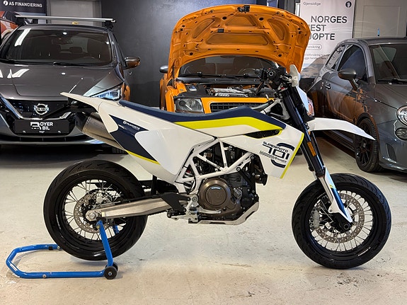 Husqvarna 701 Supermoto 2 of 14