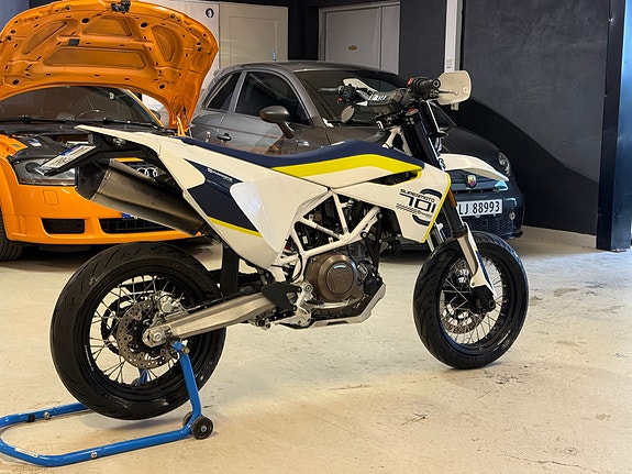 Husqvarna 701 Supermoto 3 of 14