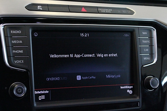 Volkswagen Passat 25 of 30