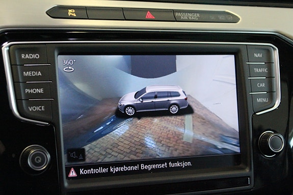 Volkswagen Passat 27 of 30
