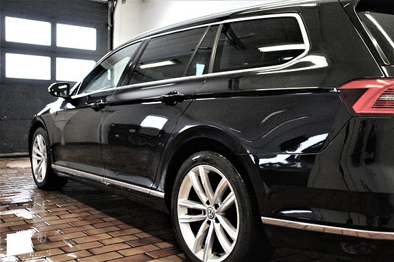 Volkswagen Passat 10 of 30