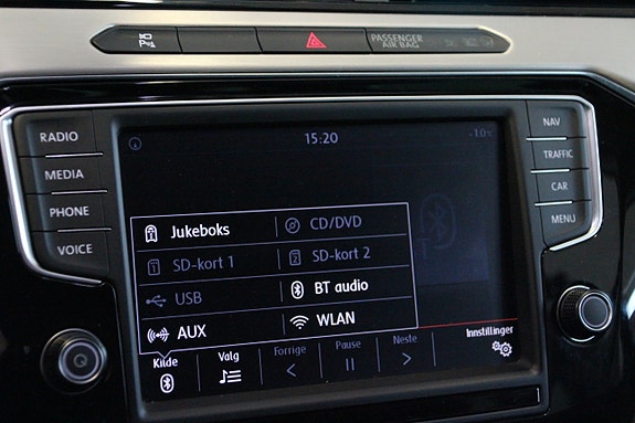 Volkswagen Passat 23 of 30