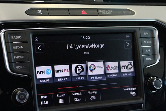Volkswagen Passat 22 of 30