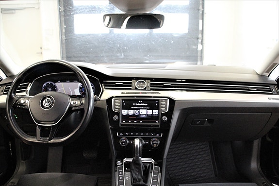 Volkswagen Passat 14 of 30